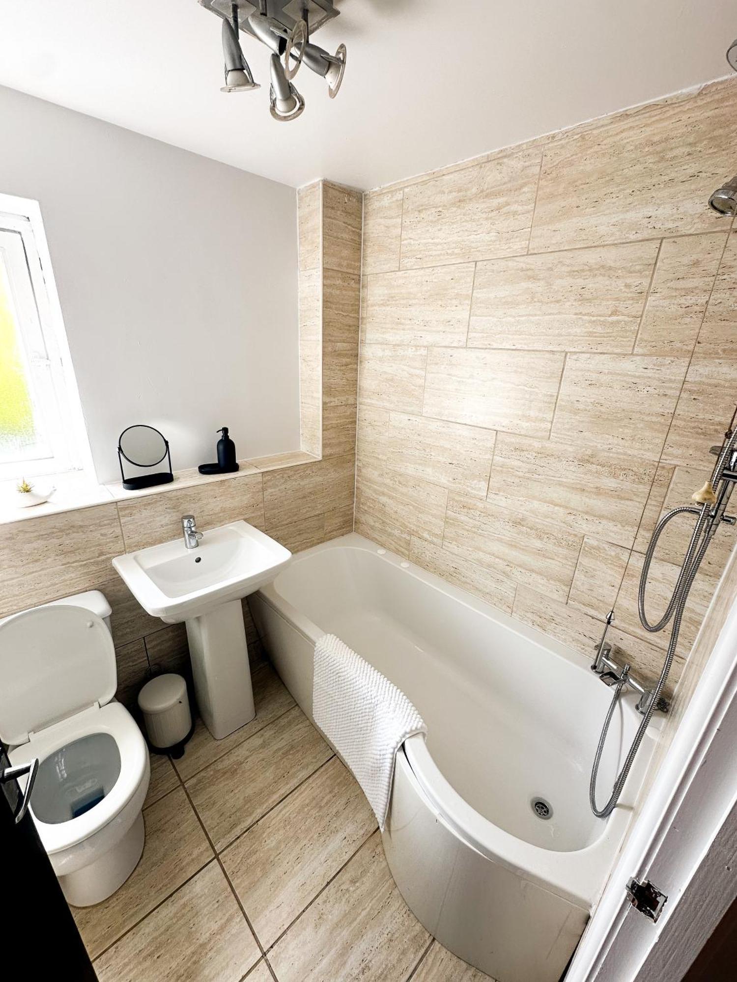 Nec-airport-hs2- 4min Drive To Nec Holiday home *